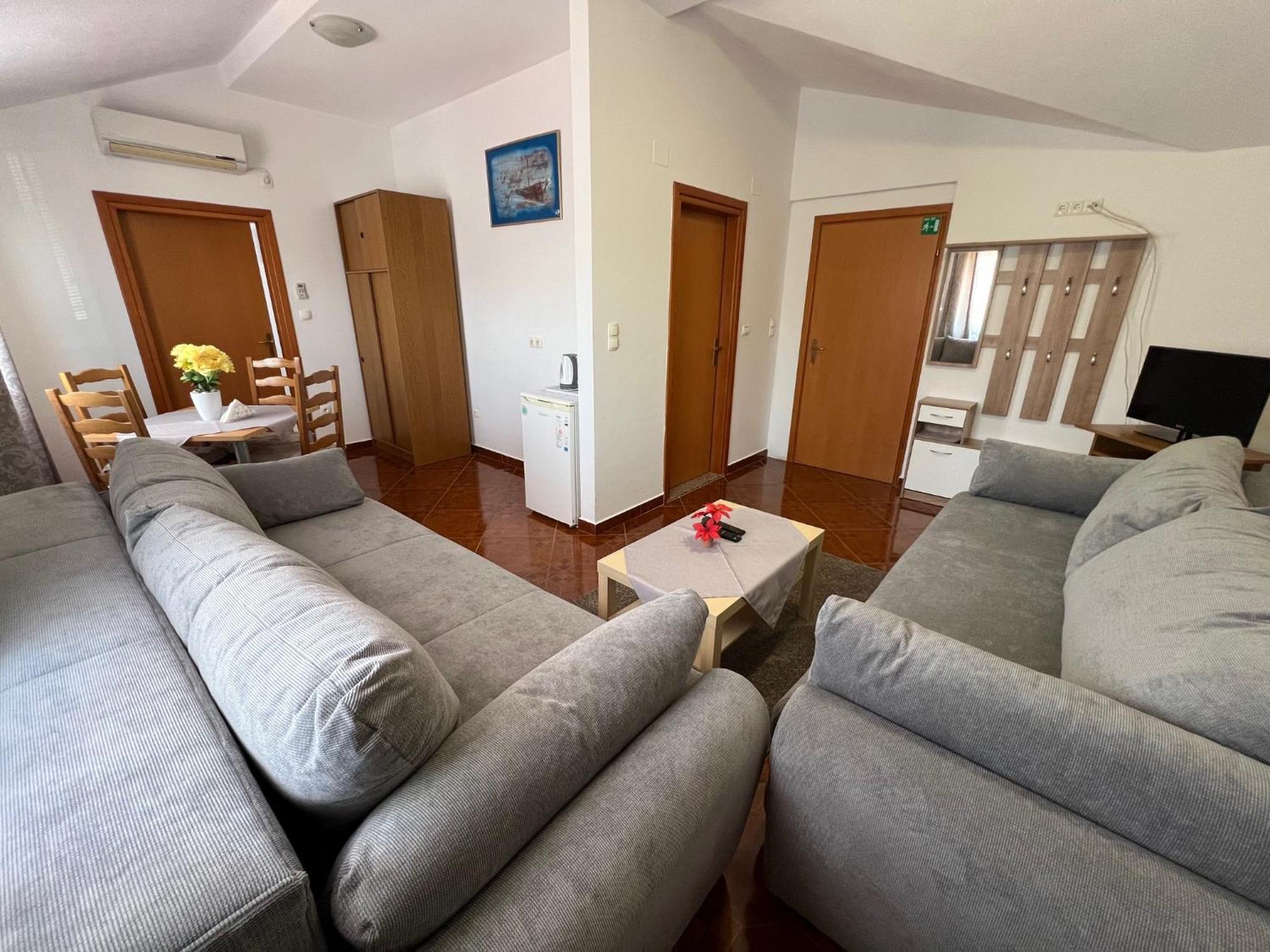 Laura Guest house