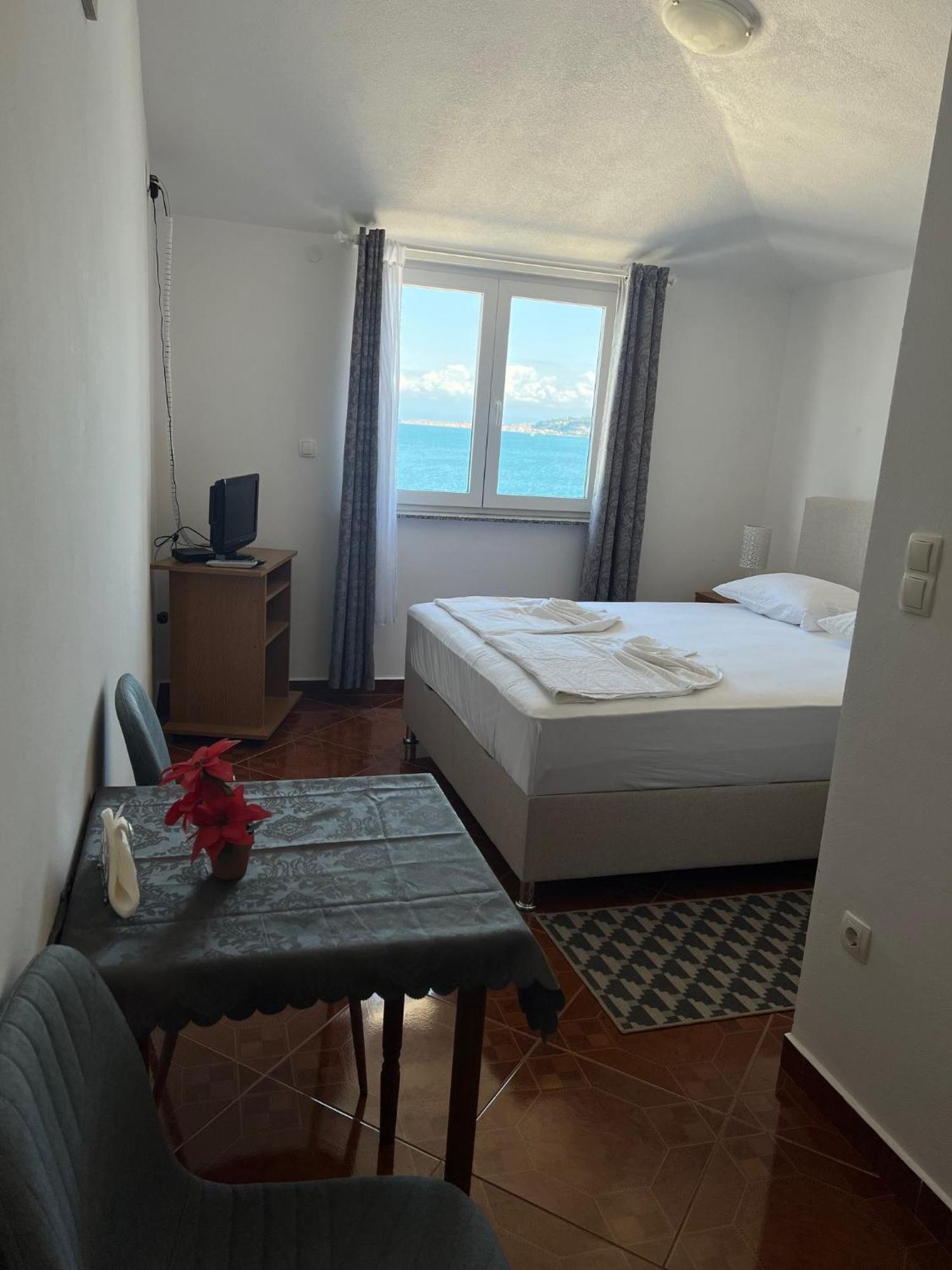 Laura Guest house